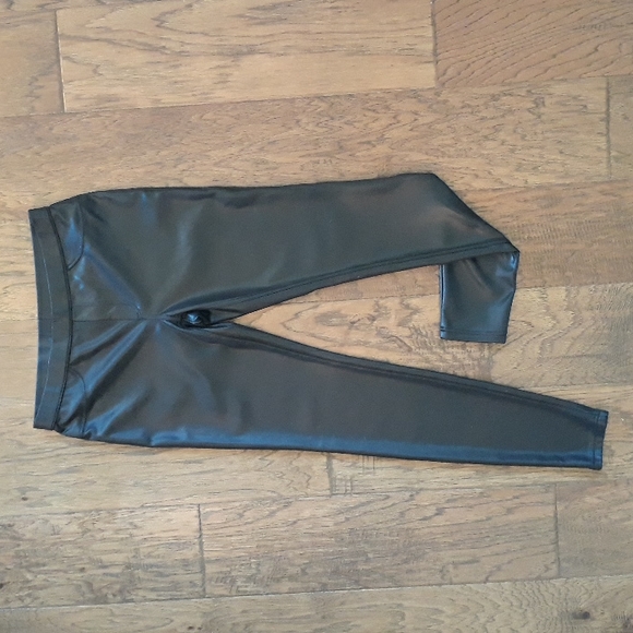 Hue Leather Look Leggings - Picture 1 of 8